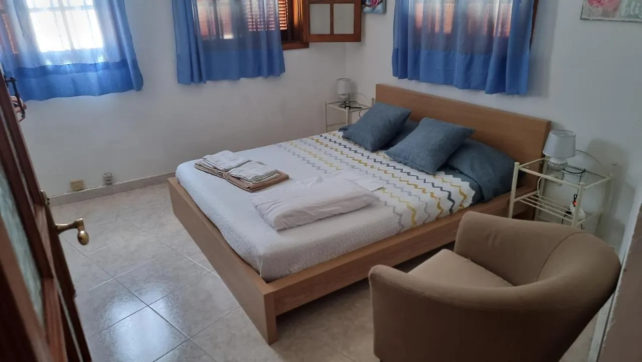 La Palmera1 Casa Al Primer Piso Con 2 Dormitorios - Two Bedroom House On The First Floor --- La Palmera 2 Casa En Planta Baja Con 1 Dormitorio, One Bedroom House On The Ground Floor Agaete  Ferienhaus